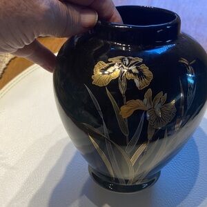 Vintage MCM JAPAN YAMAJI vase.  Gilded Iris and dragonfly. In like new condition